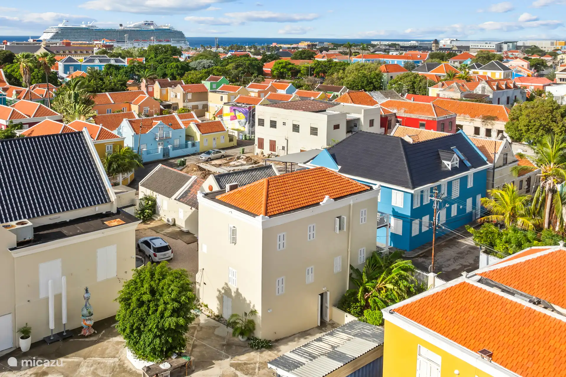 Otrobanda staat bekend om zijn culturele rijkdom en creatieve sfeer en is een van de meest fascinerende wijken van Willemstad. 