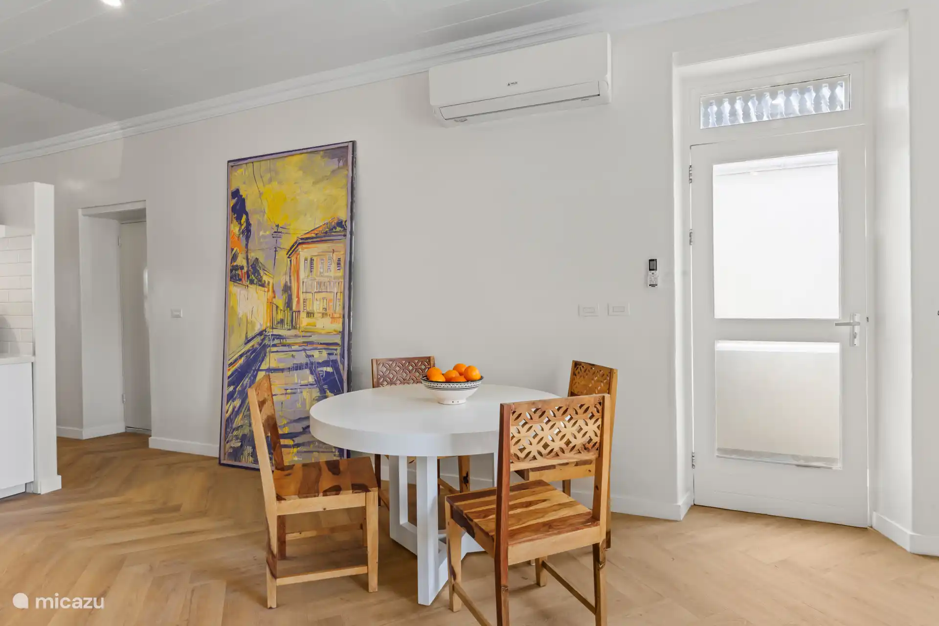 Eettafel voor 4 personen.