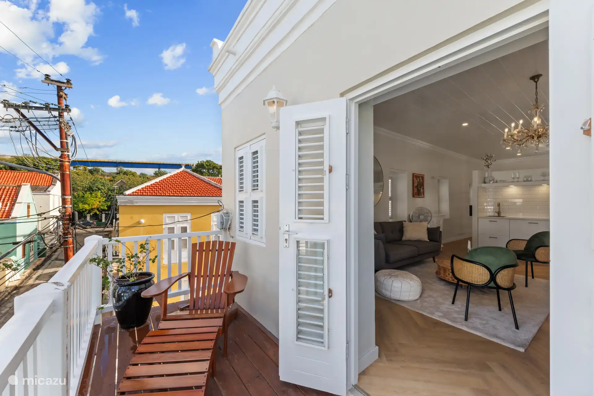 Openslaande deuren om je woonkamer tot buiten te vergroten.