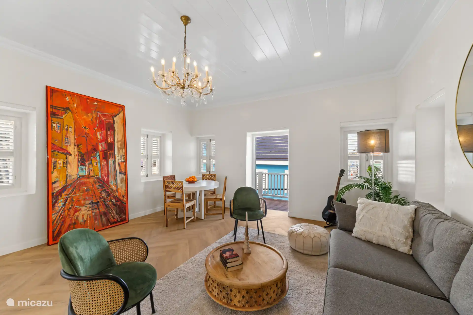 Beleef Curaçao vanuit een prachtig gerenoveerd appartement met open indeling.