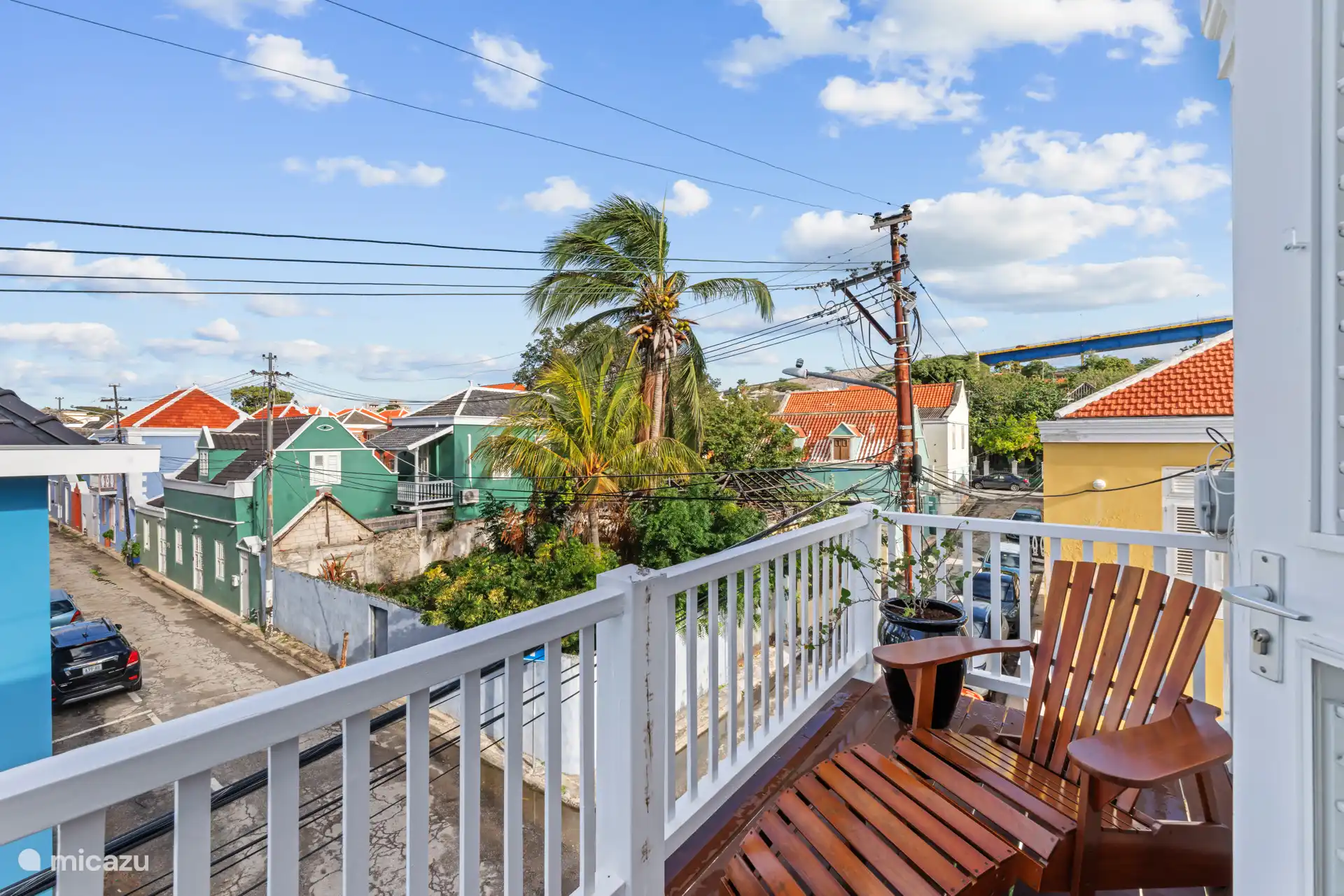 Genieten van de zon op je balkon.