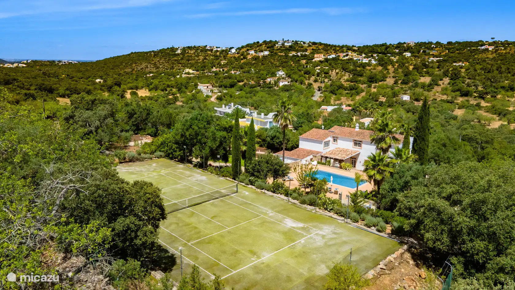 Terrain de tennis