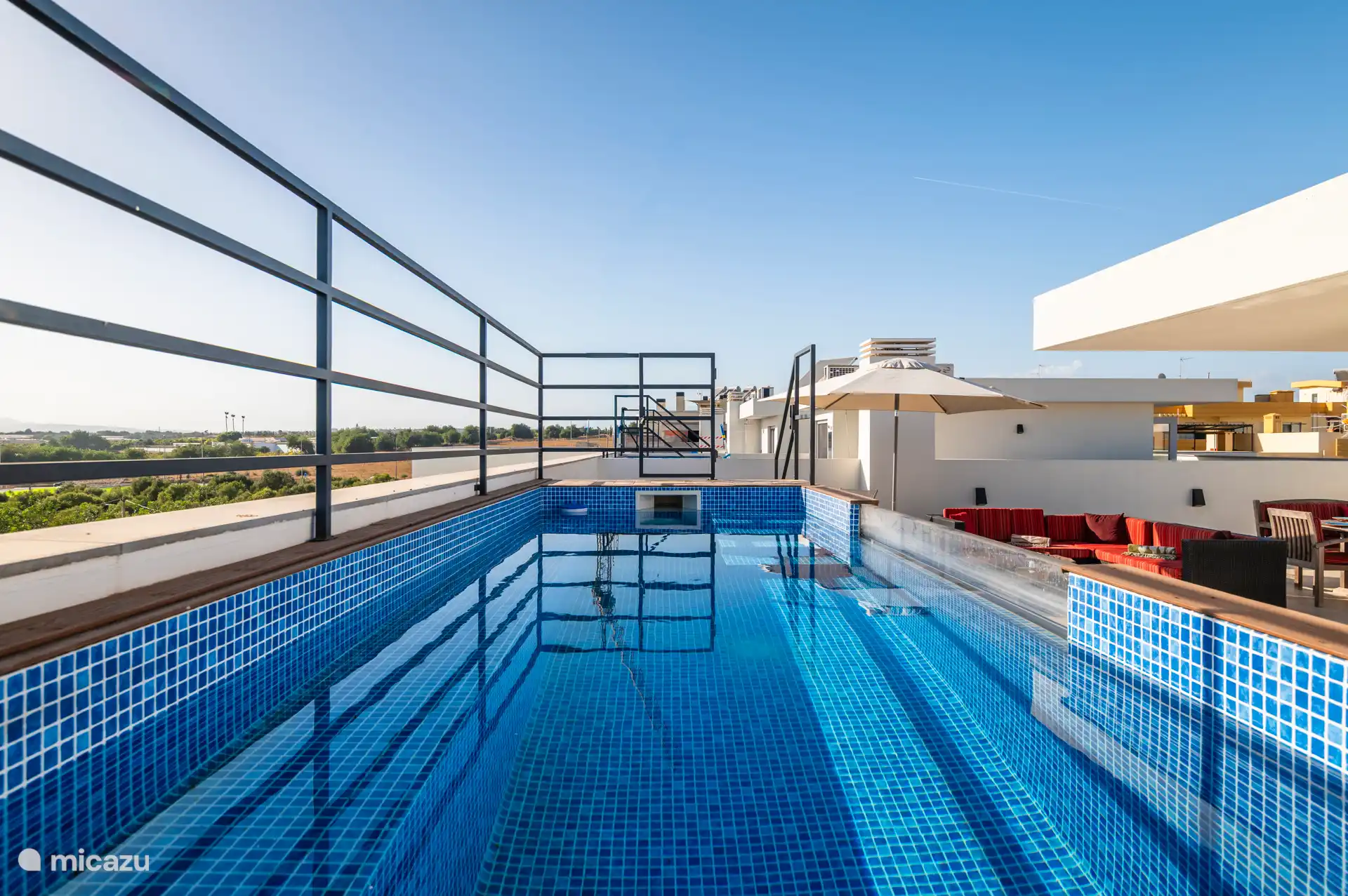 Piscine avec de magnifiques vues 