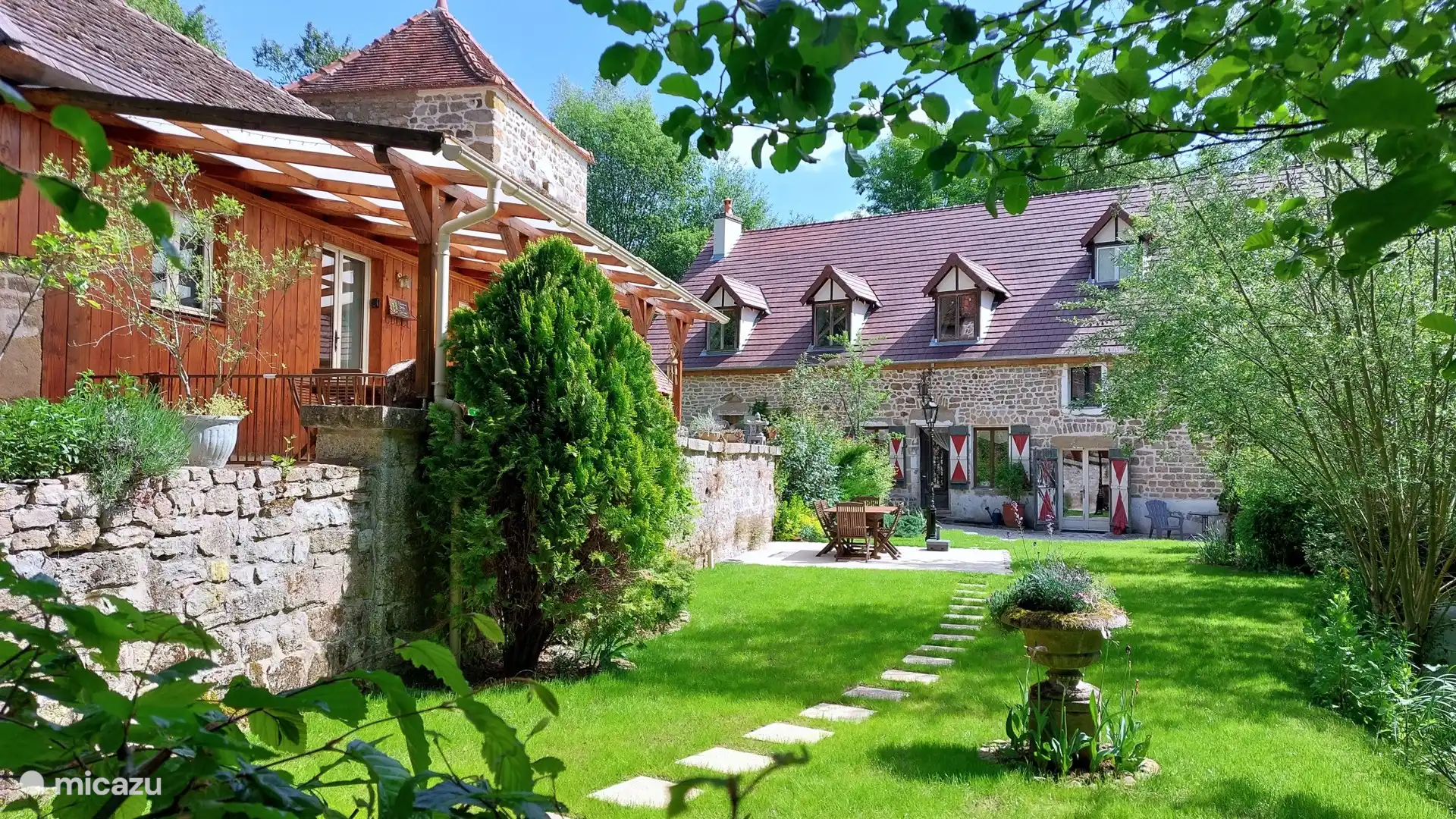 Weelderige tuin bij 'Moulin Fouché'