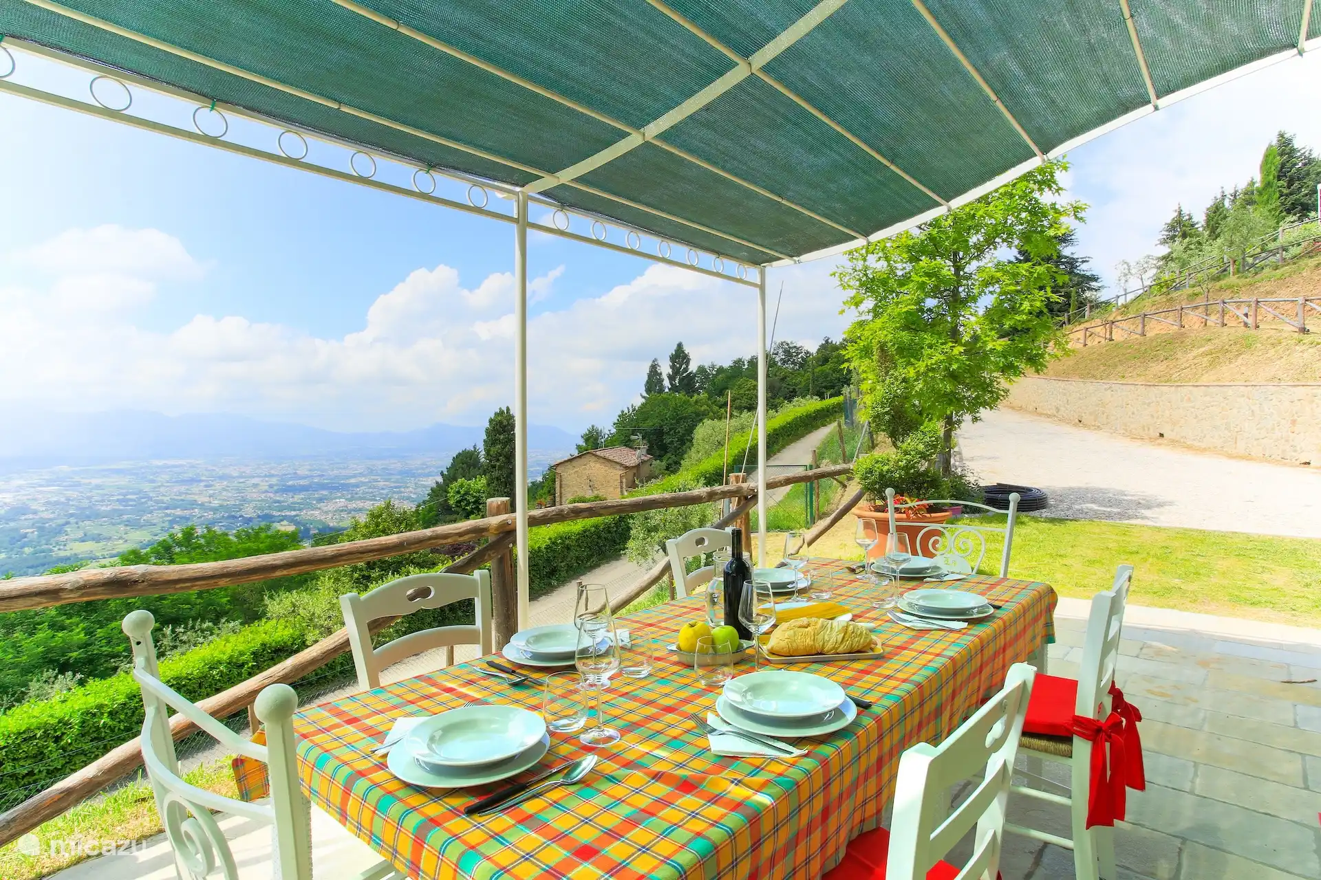 Eettafel met stoelen