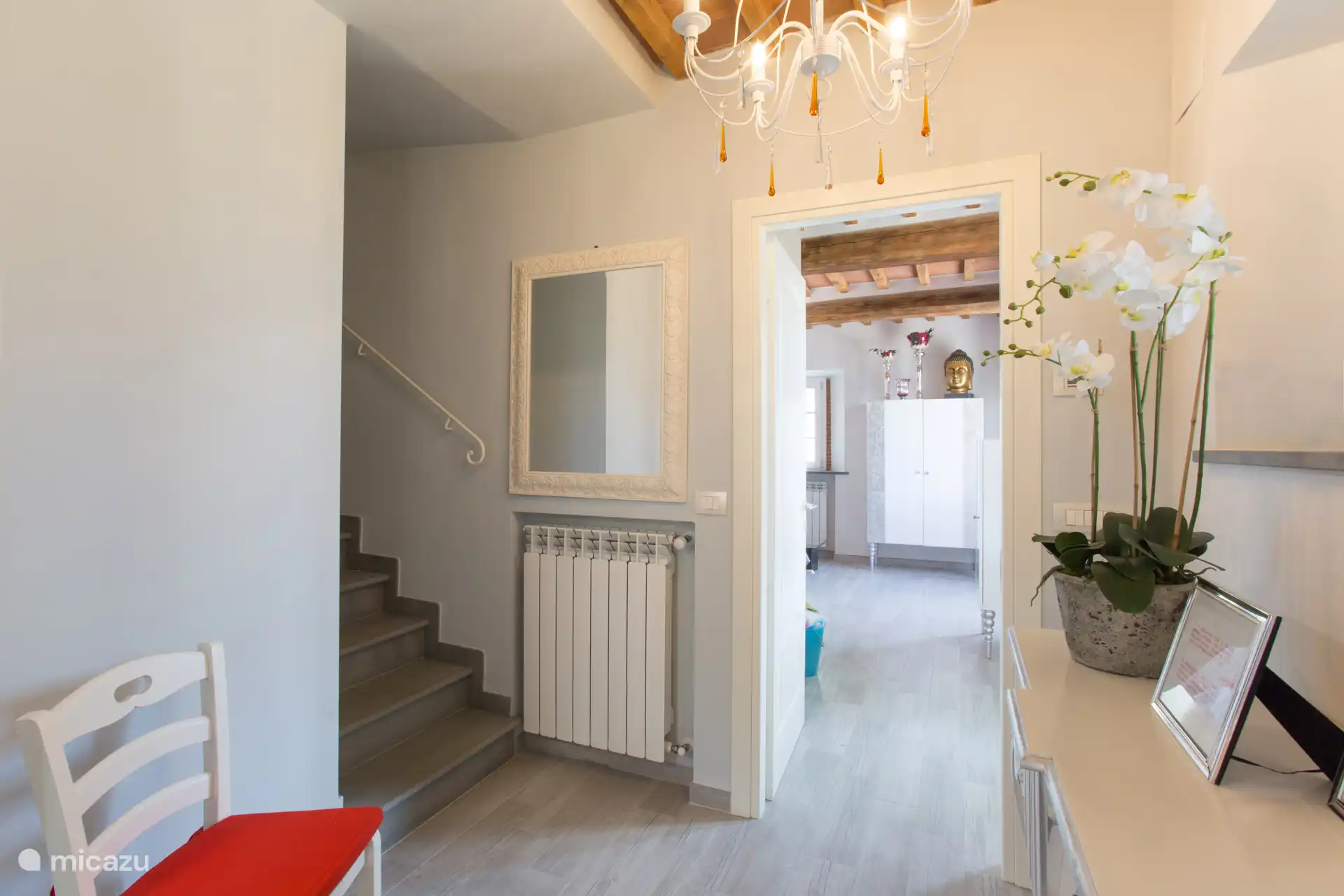 Hal met trap naar boven