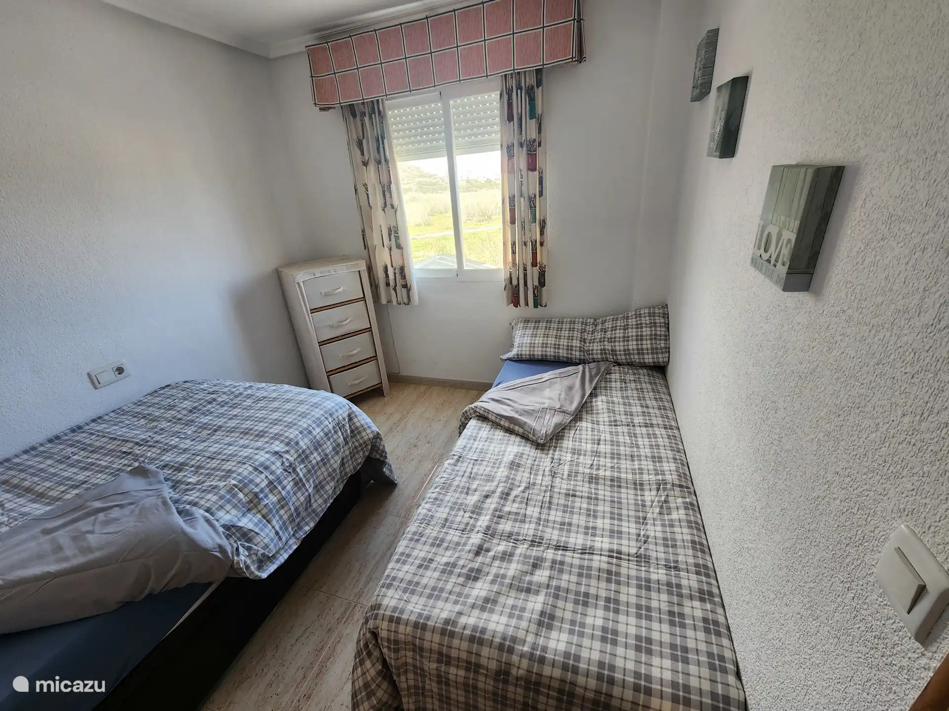 Schlafzimmer mit 2 Einzelbetten