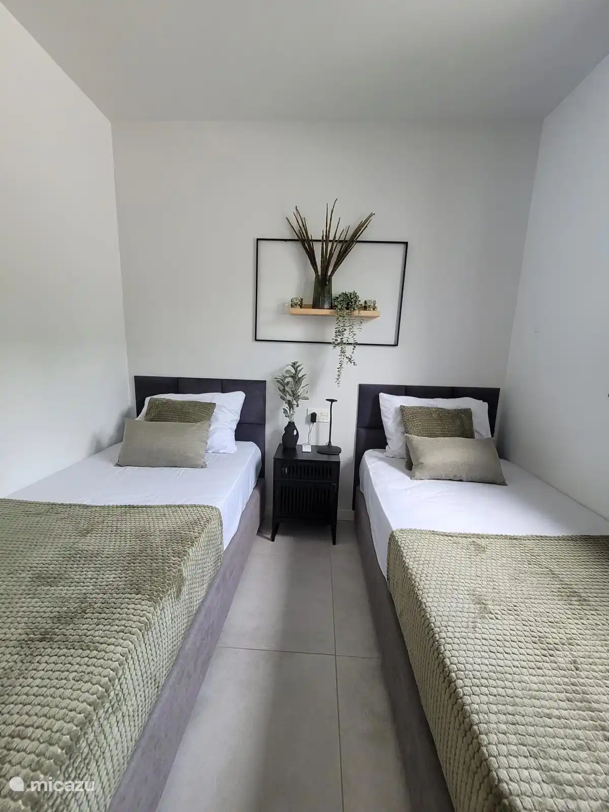 Dormitorio 2 con aire acondicionado y armarios empotrados