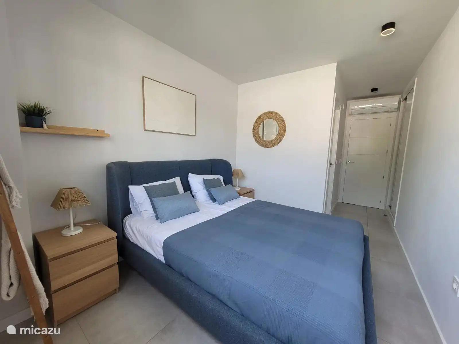 Dormitorio 1 con aire acondicionado y armarios empotrados