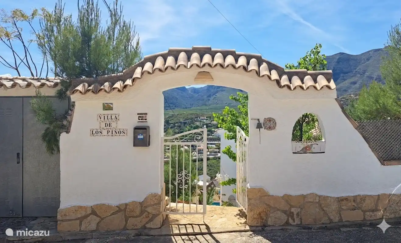 Entrada con espacio para tu coche