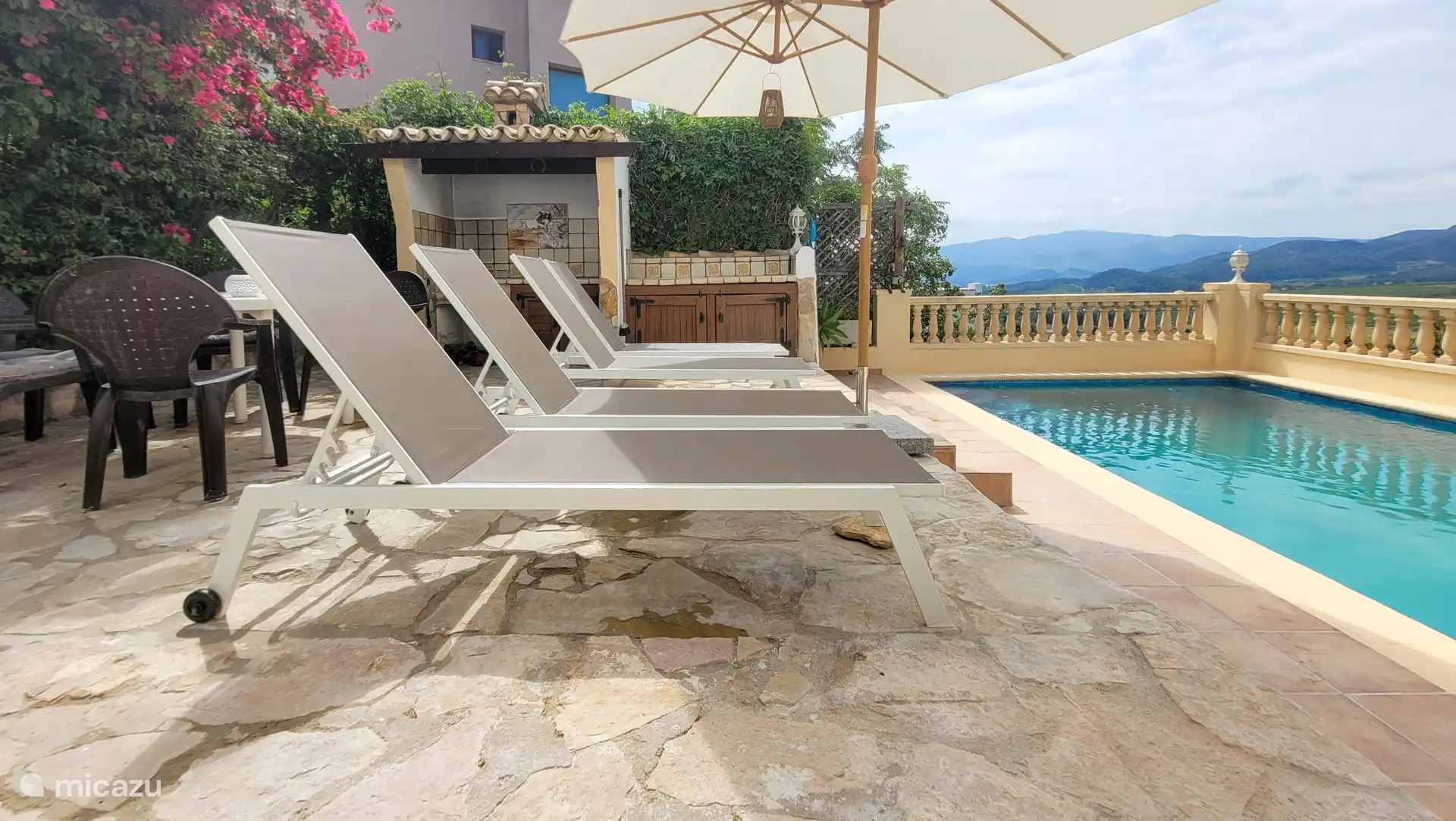 Terraza y barbacoa al aire libre