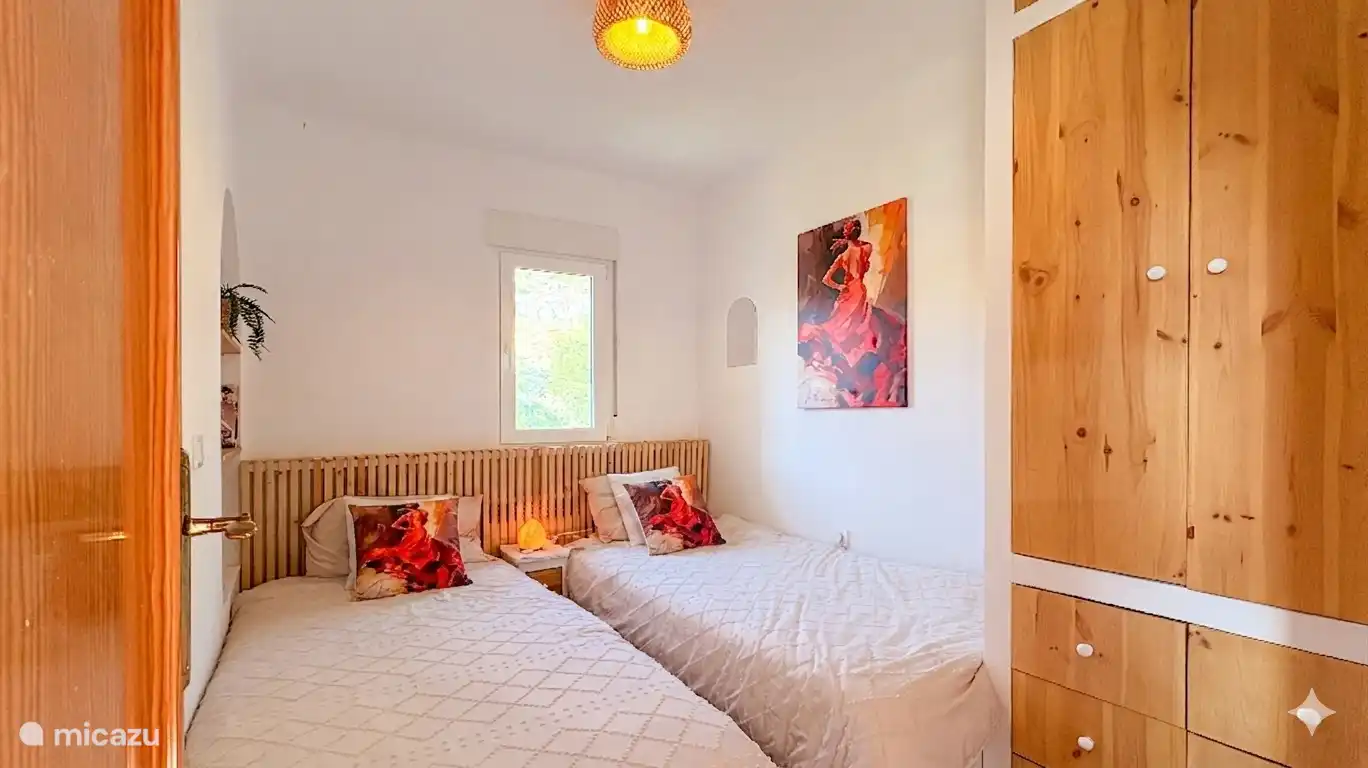 Slaapkamer 1 kan met 1 òf 2 bedden