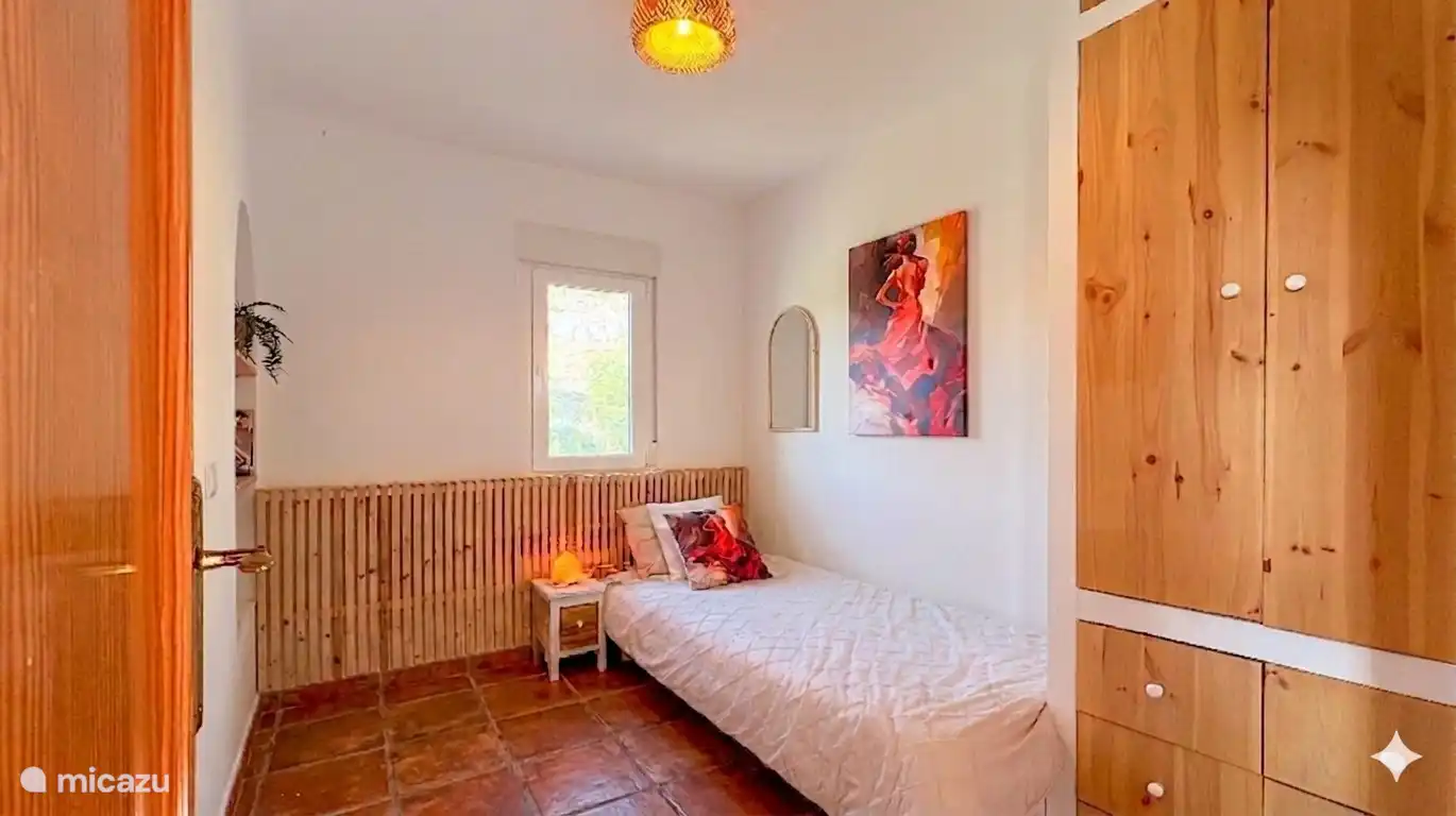Slaapkamer 1 kan met 1 òf 2 bedden