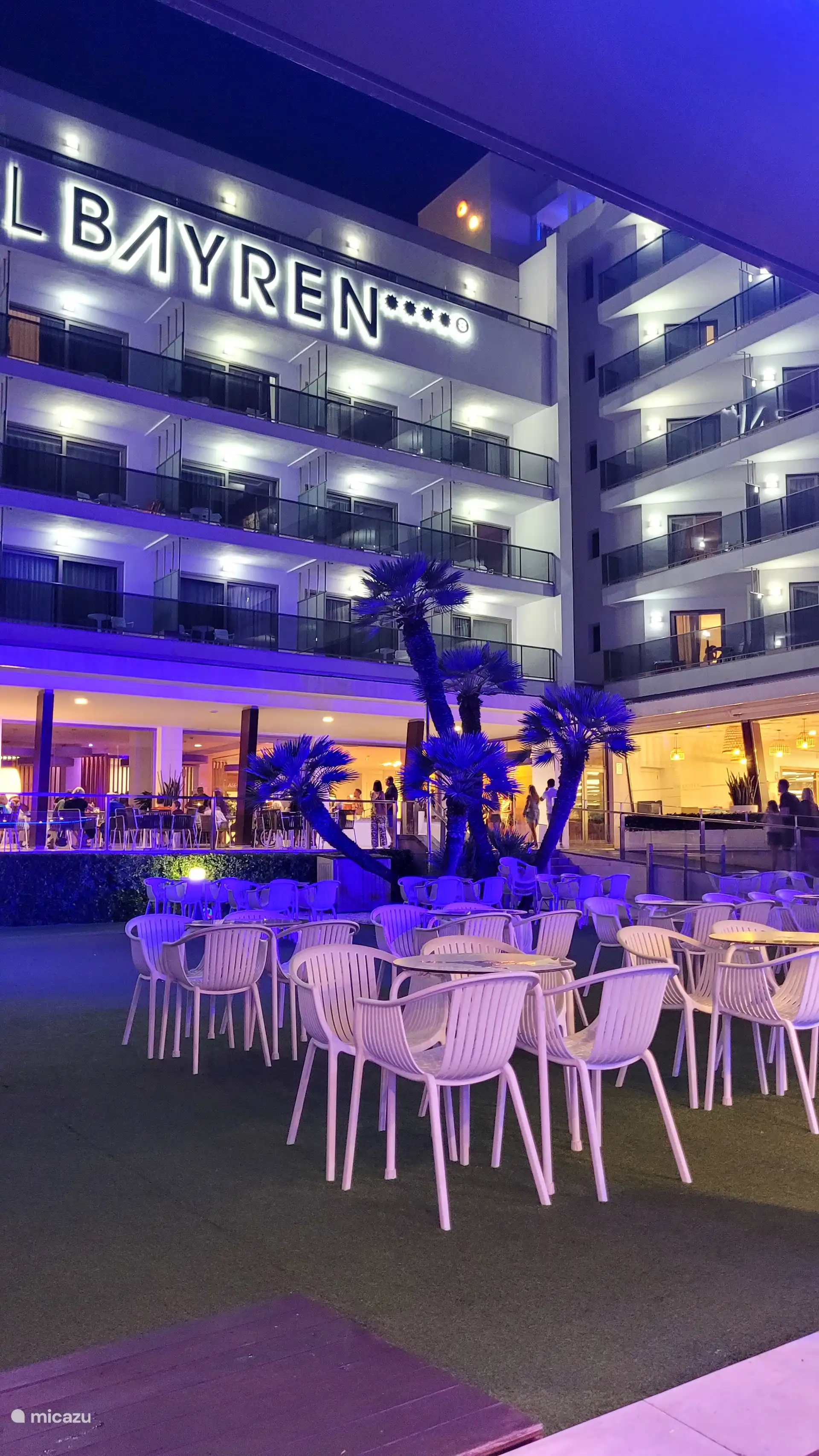 Hotel mit schöner Dachbar am Strand im Norden von Gandia. 15 Minuten Fahrt.