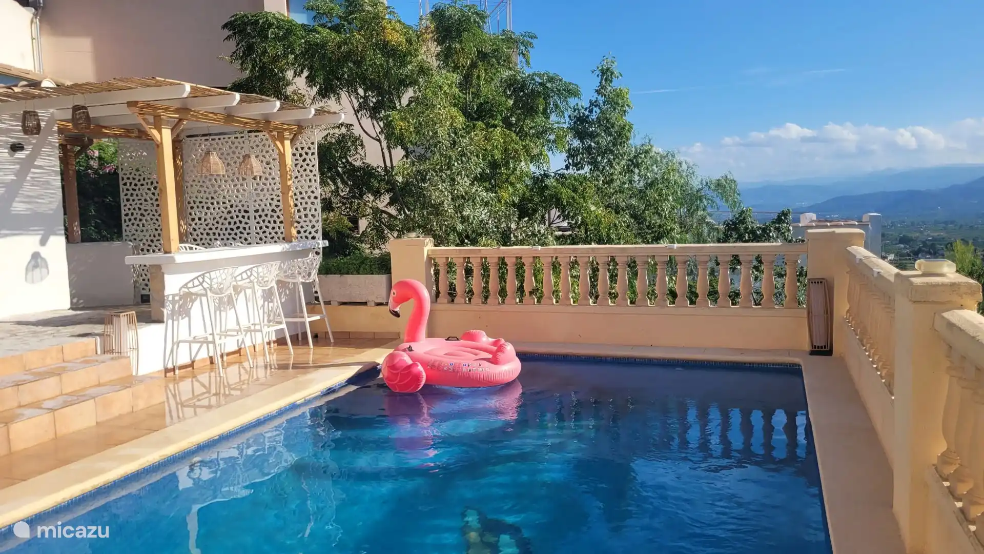 Swimming pool with bar