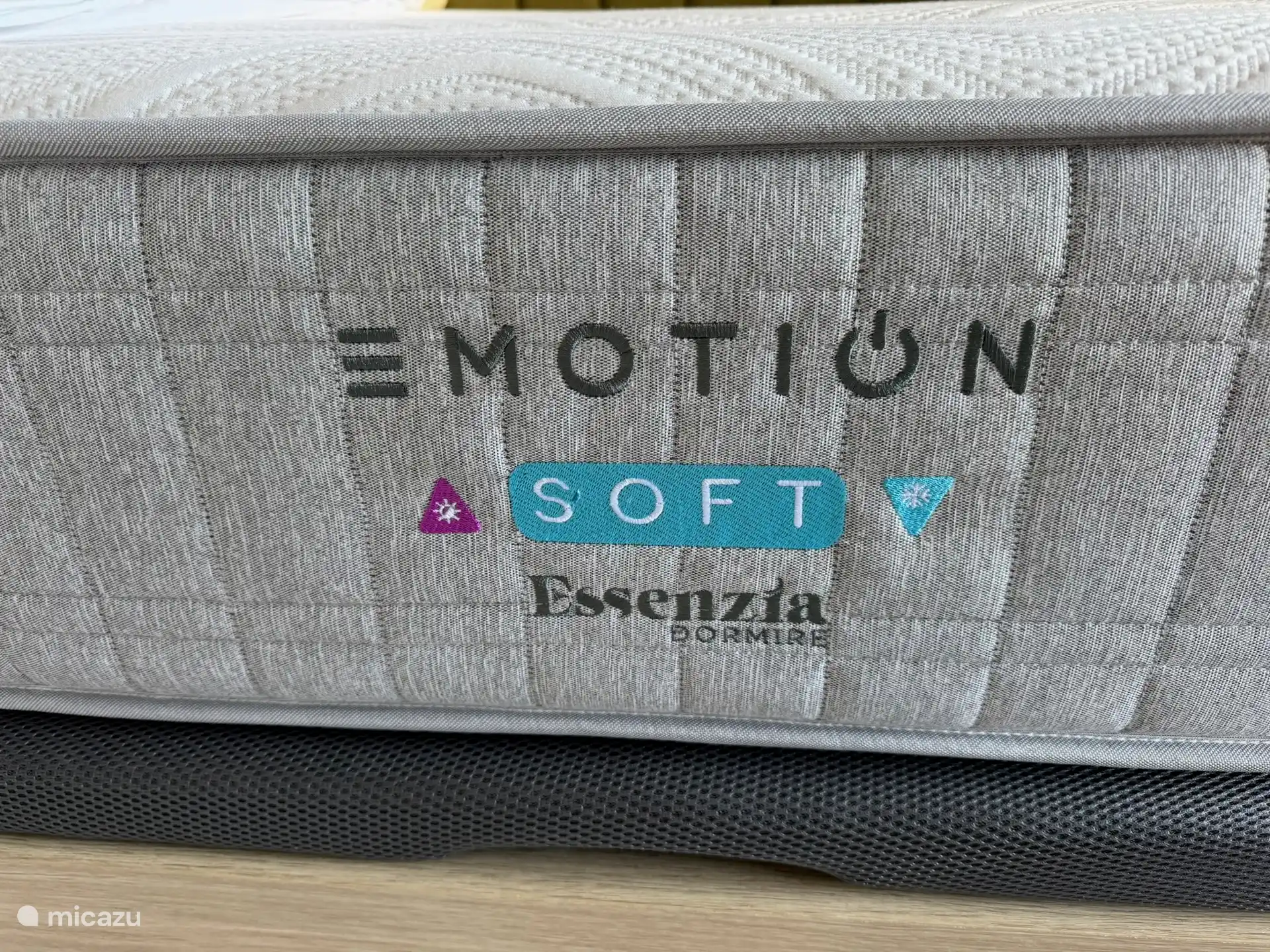 Colchón de calidad extra lujosa para una noche de sueño maravilloso después de un día en la playa o en el bulevar.