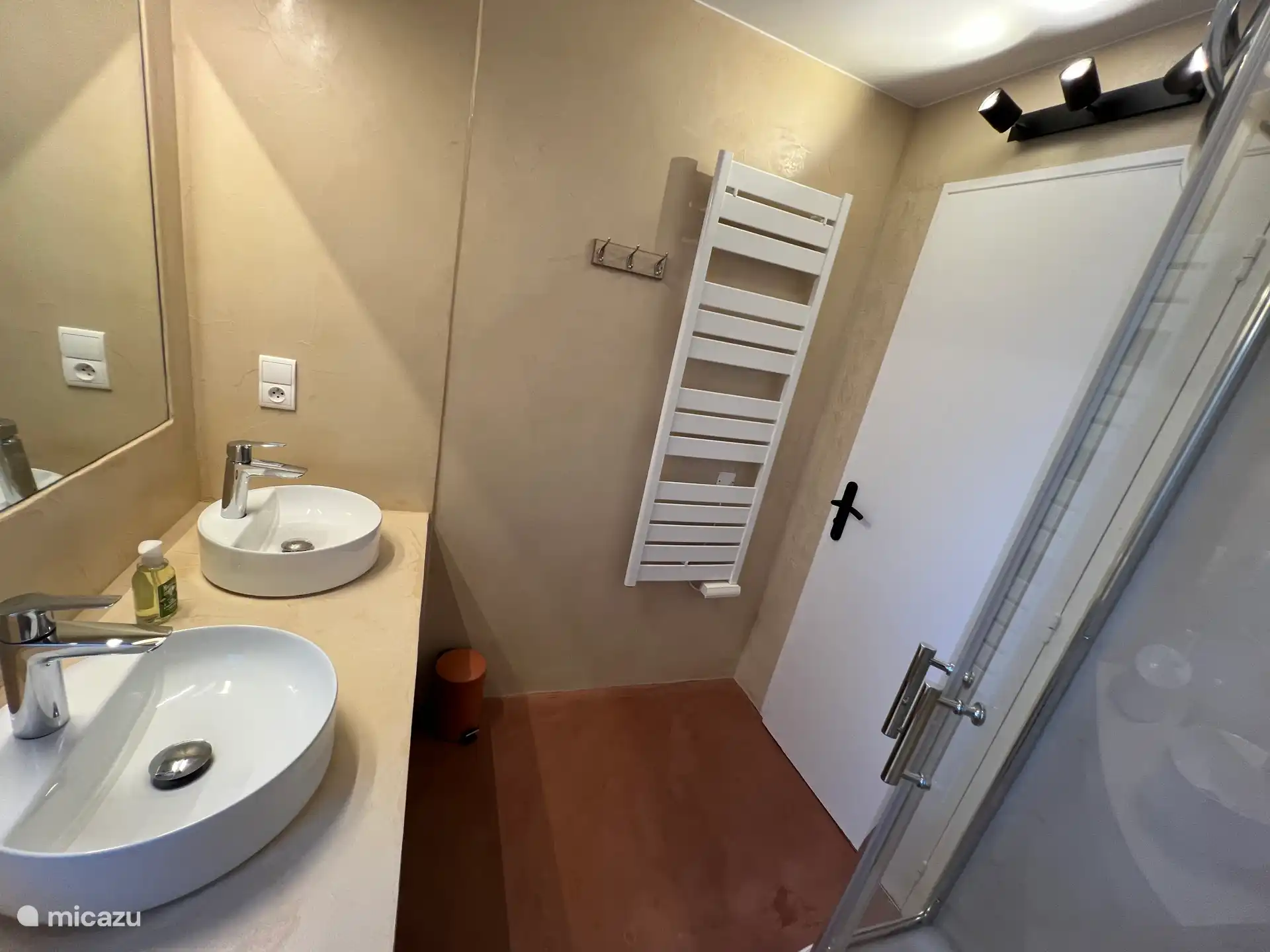 Badkamer-toilet 2 (boven)