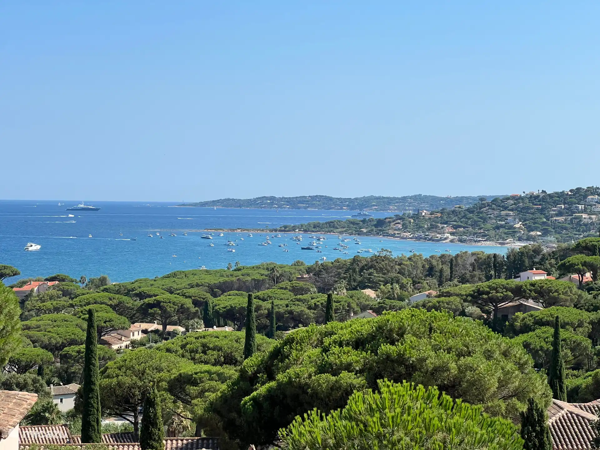 100-meter jacht op weg naar Saint-Tropez