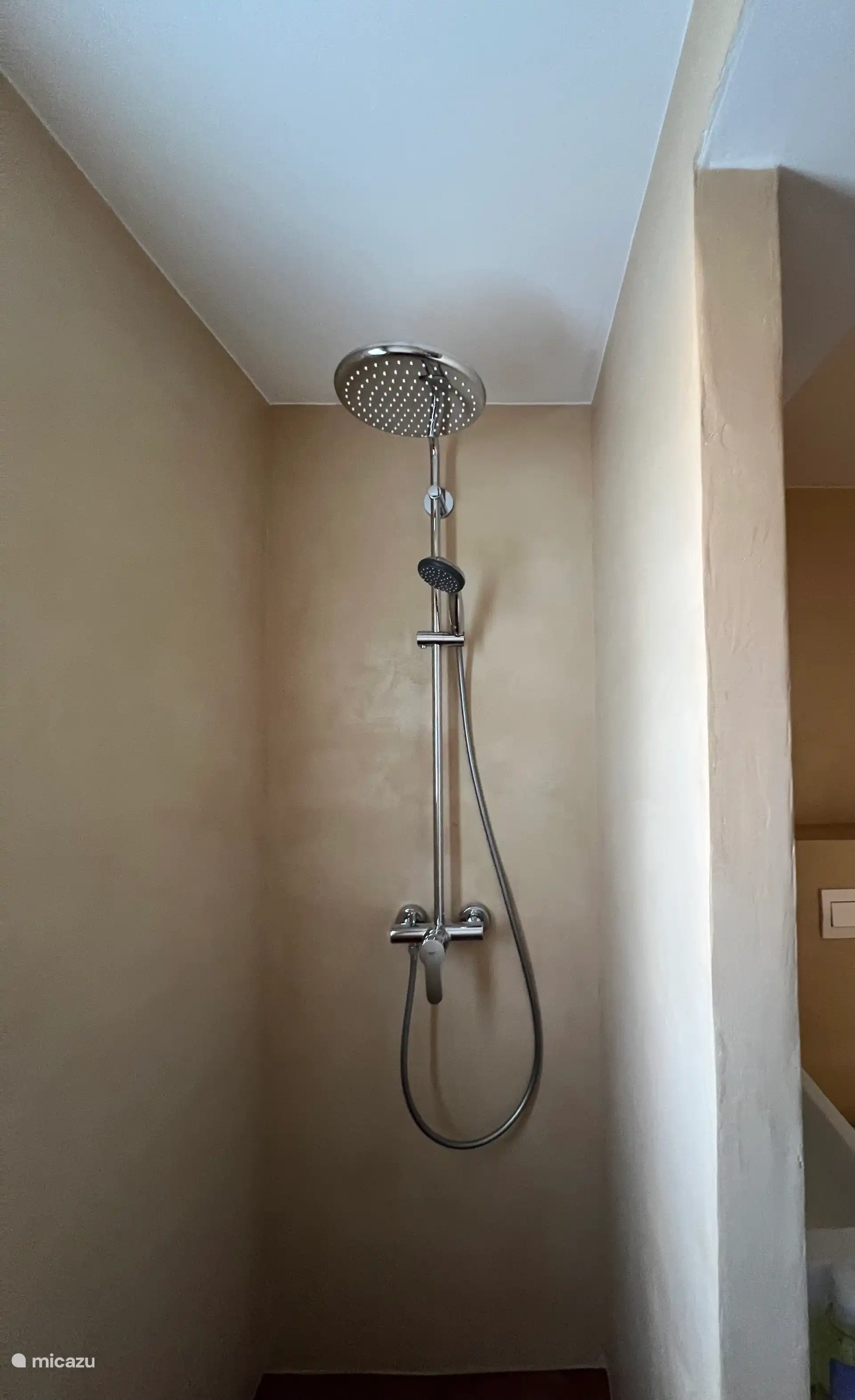 Douche Badkamer-toilet 1 (boven)