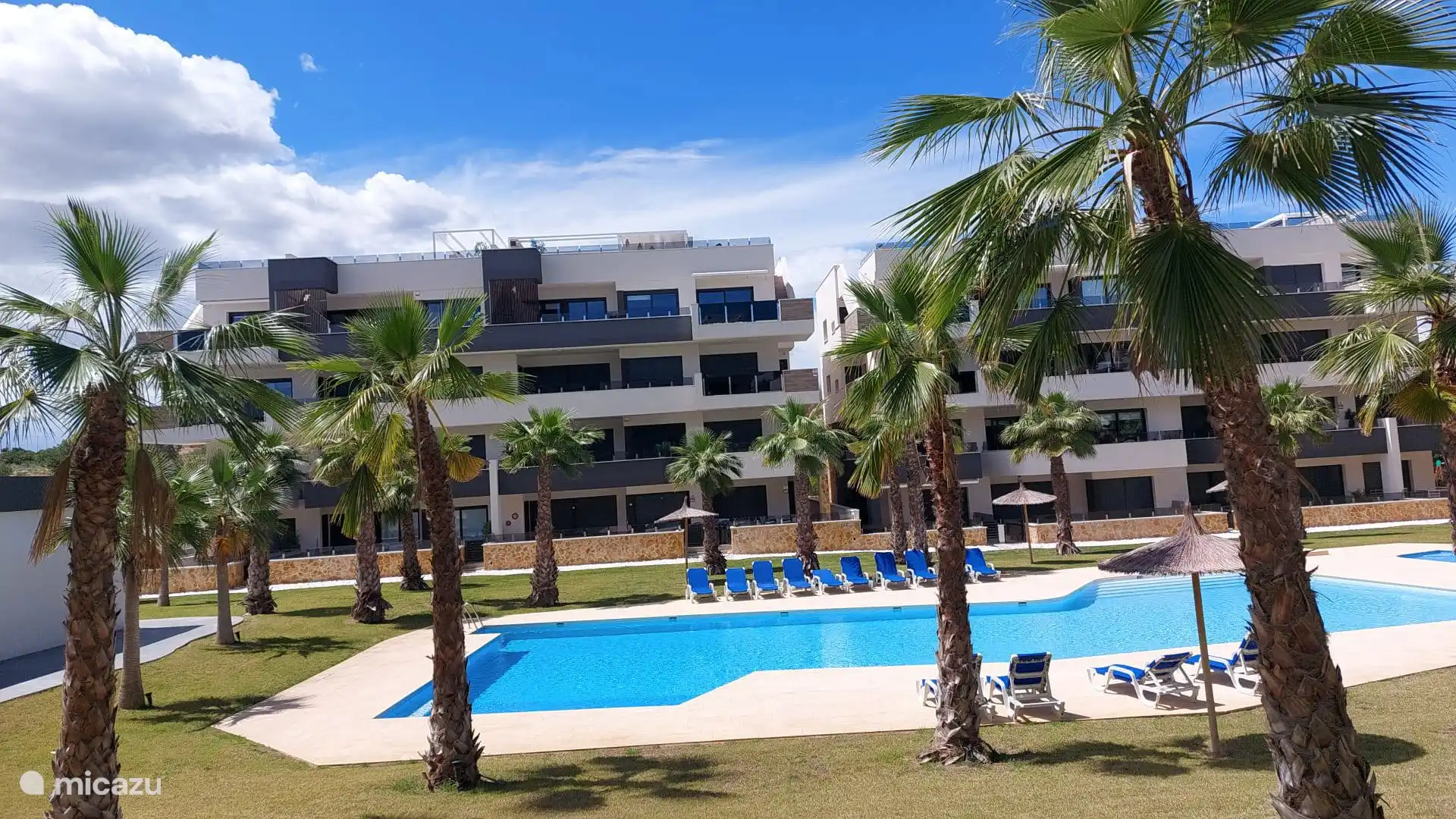 Complejo de apartamentos Amanecer X con piscina compartida