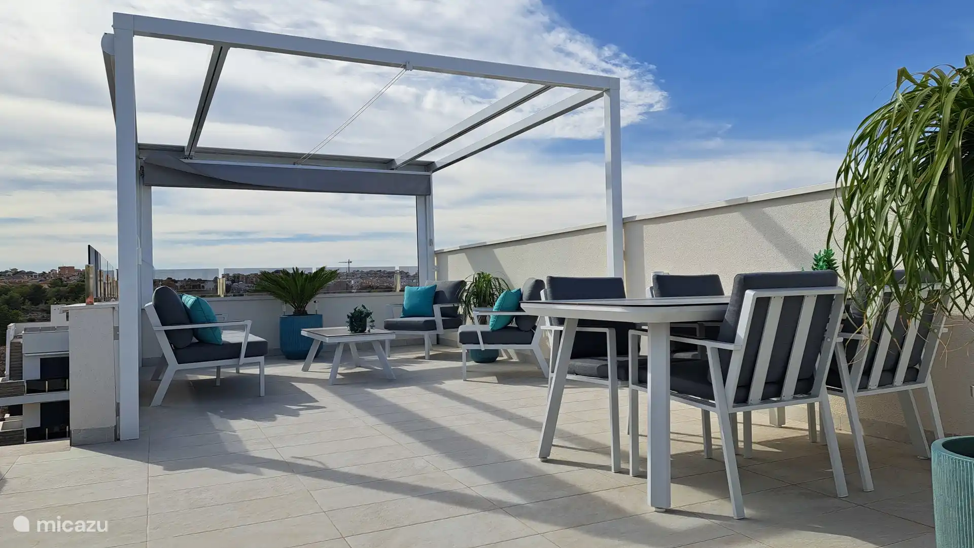 sofá lounge en la terraza del tejado