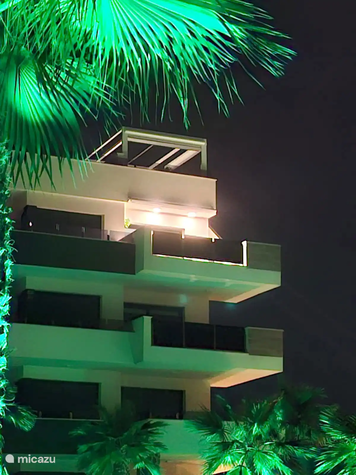 the penthouse Casa de la Alegría in the evening light