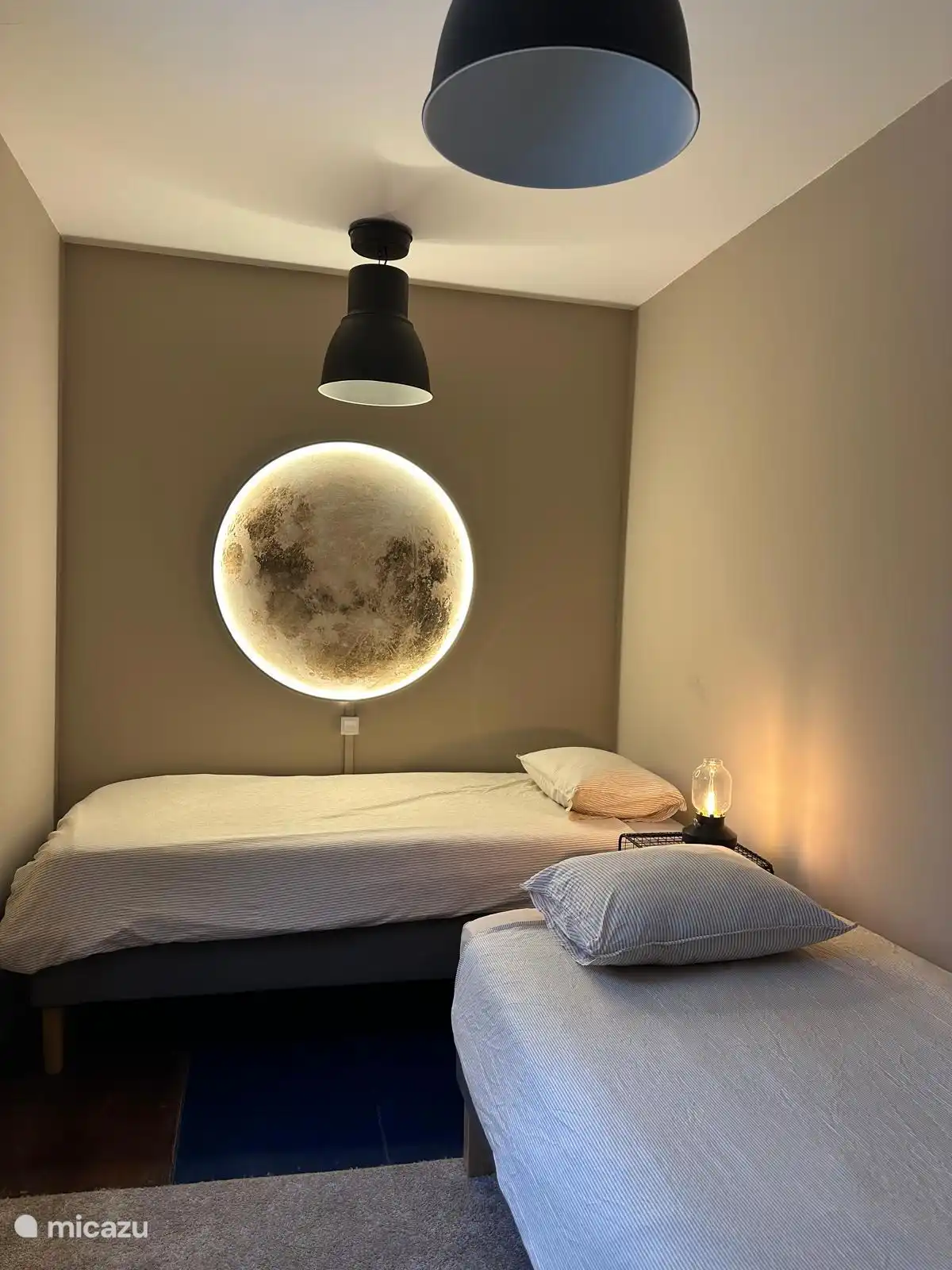 Slaapkamer beneden met 2 eenpersoonsbedden