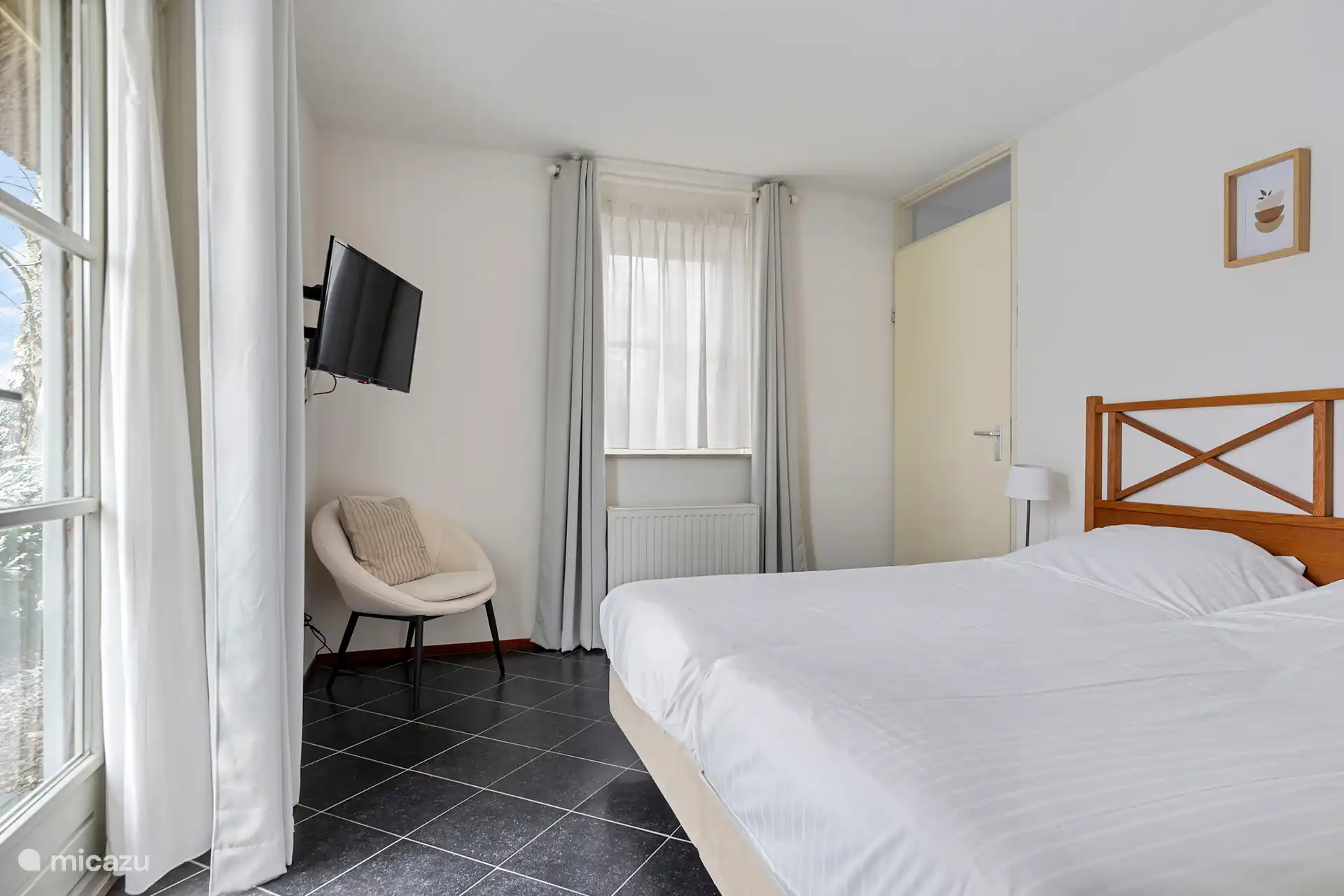 slaapkamer beneden me tv