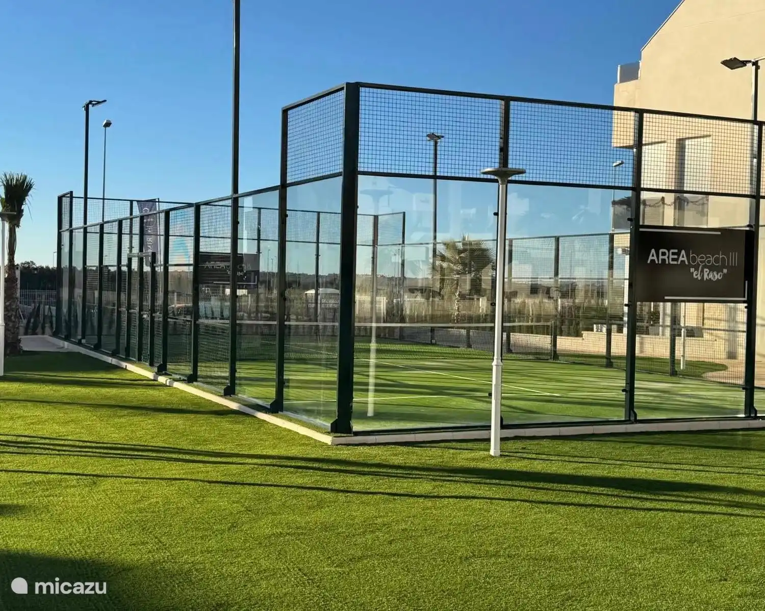 Padelbaan op het complex