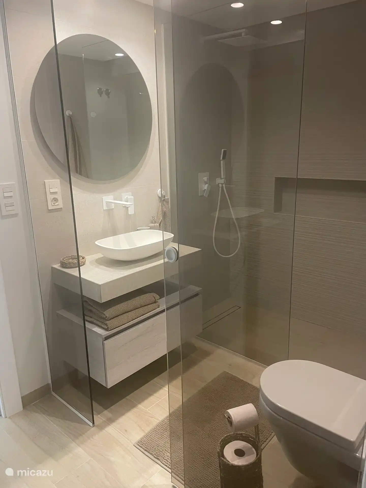 En-suite badkamer in slaapkamer 1