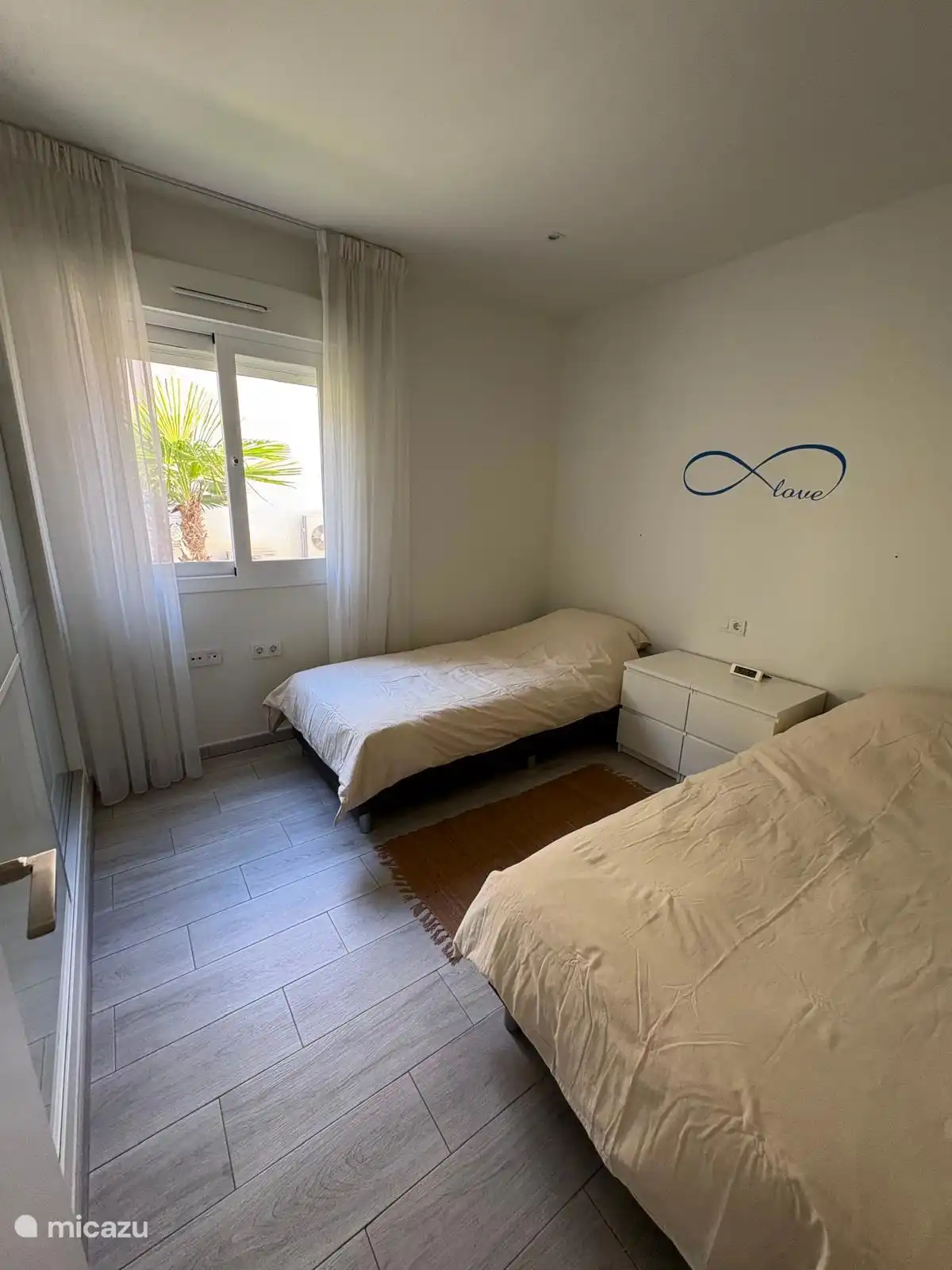 Slaapkamer 2  1 persoonsbedden