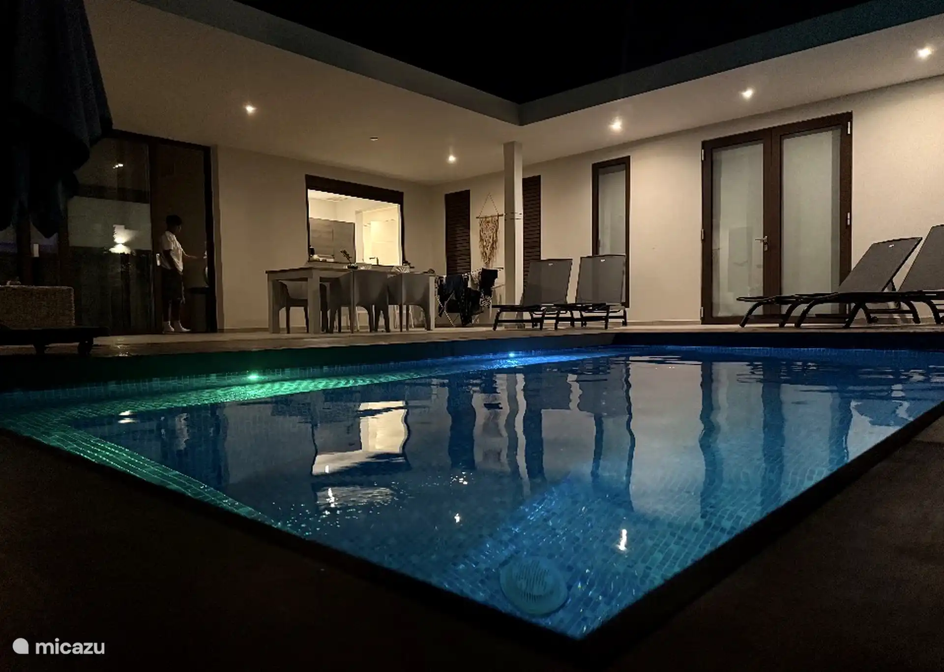 Piscine privée appartenant à la villa