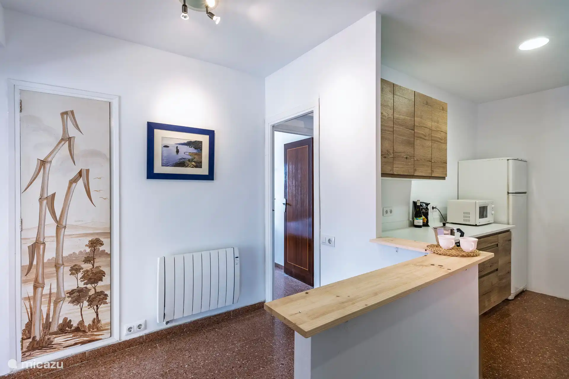 Complete keuken met bar.