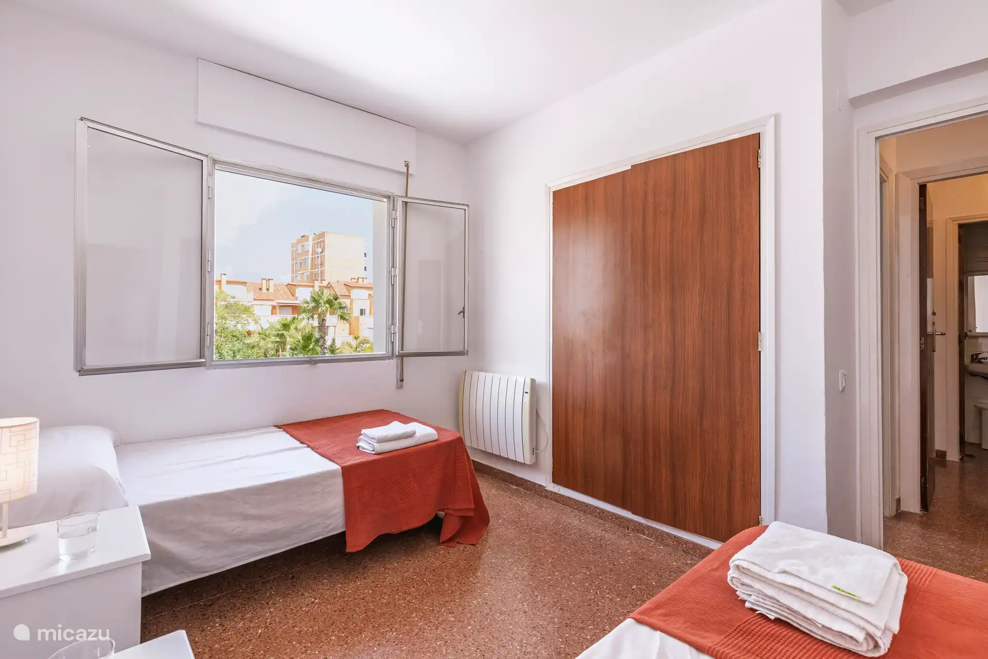 Slaapkamer met 2 bedden