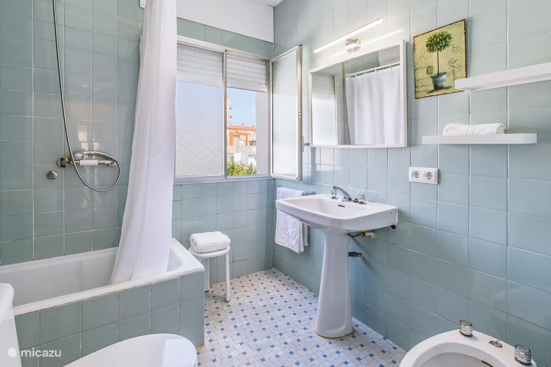 Complete badkamer met bad