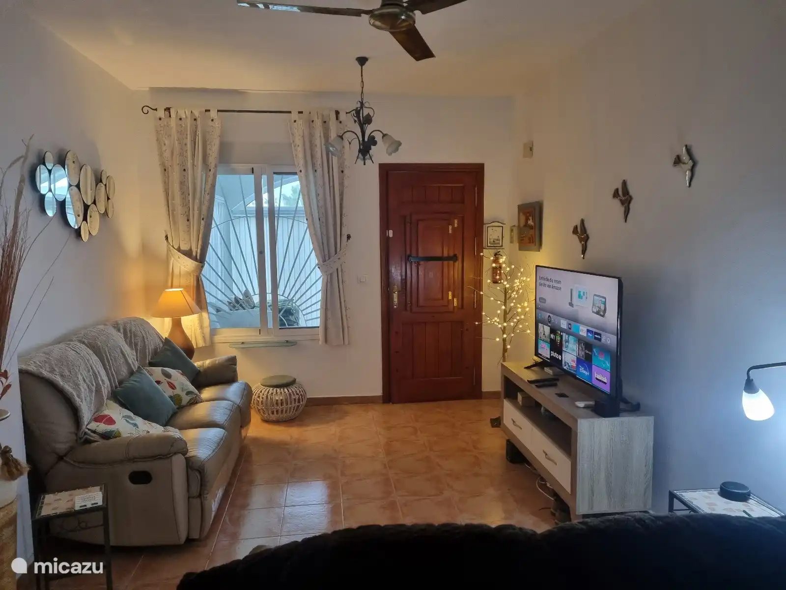 Woonkamer vanuit de eetkamer