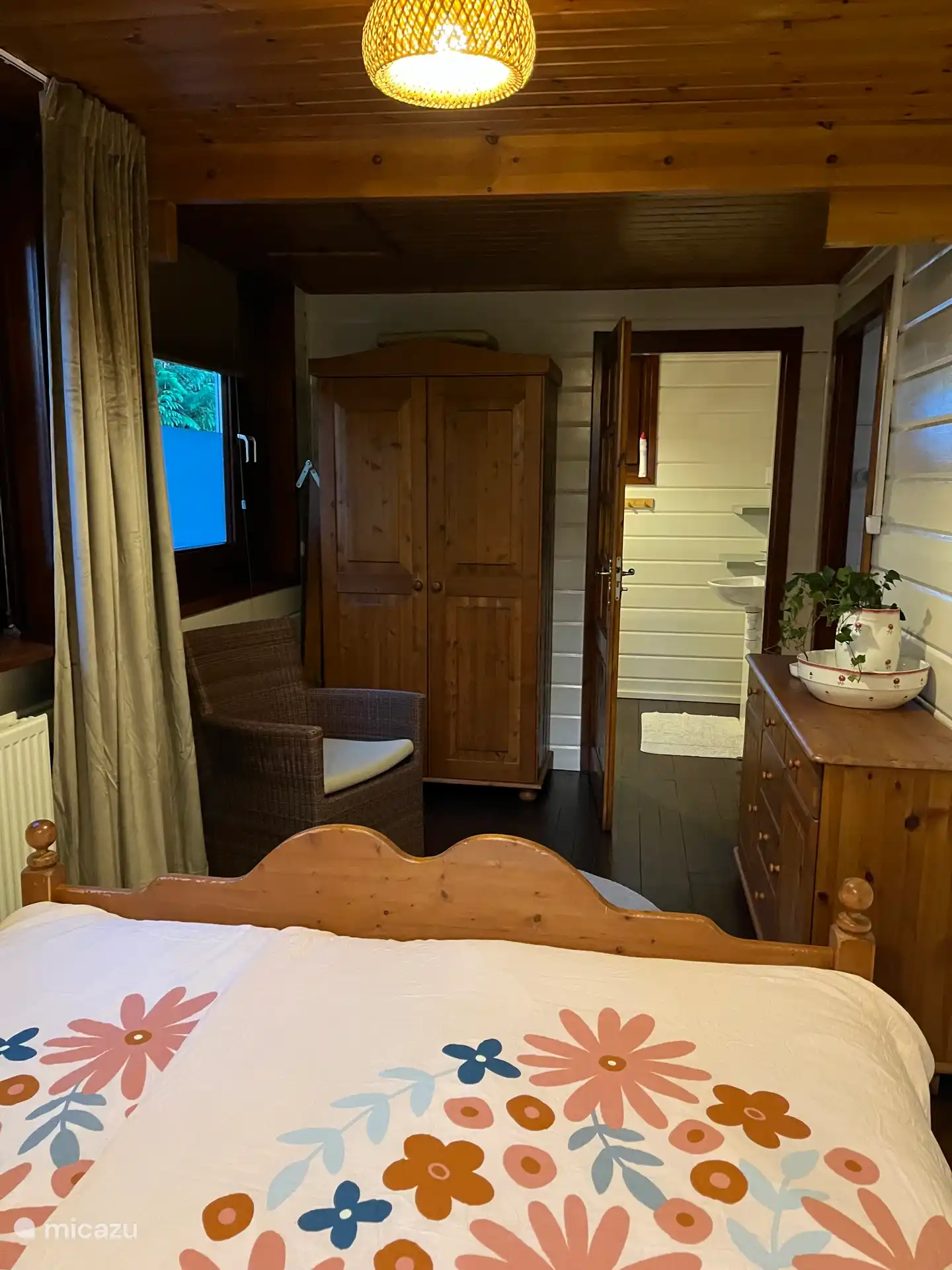 ¡Hazlo tú mismo en el dormitorio del jardín mariposa con baño!