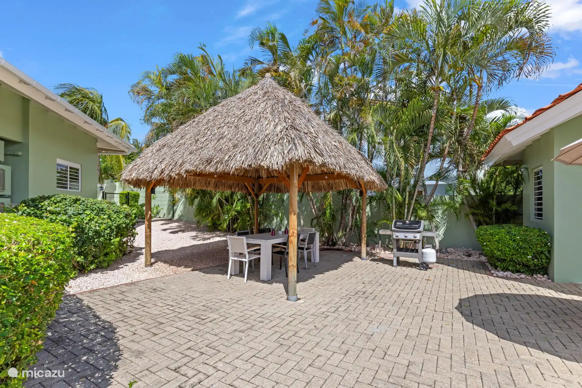 Een beetje schaduw op een zonnige dag