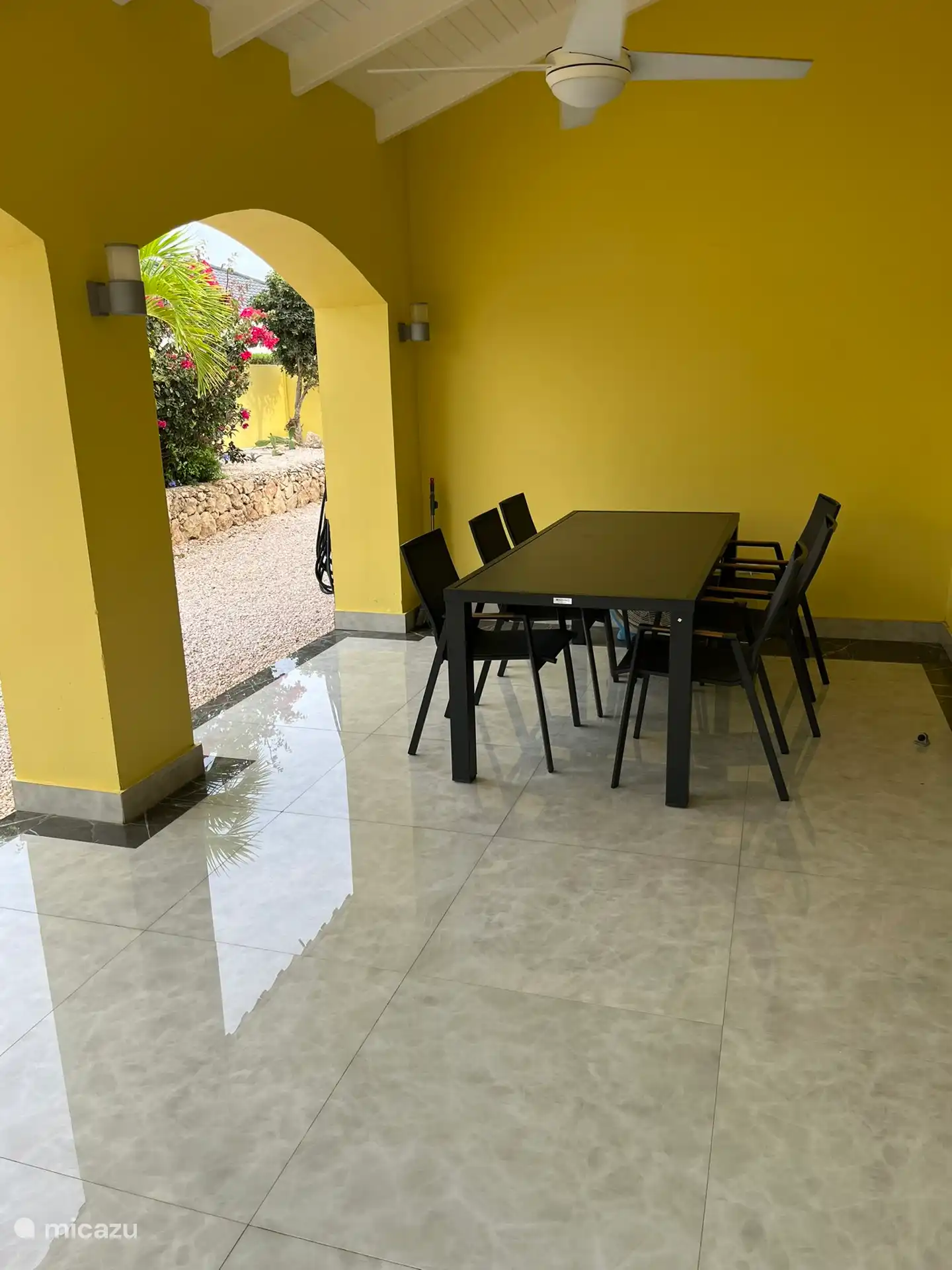 Véranda couverte au vent