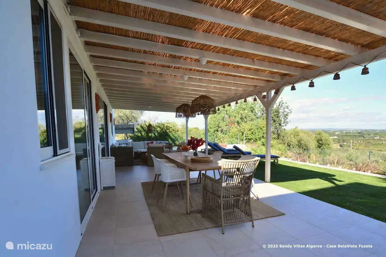 Casa BelaVista Fuzeta - Terrasse extérieure avec piscine à dégagement et vue sur la mer