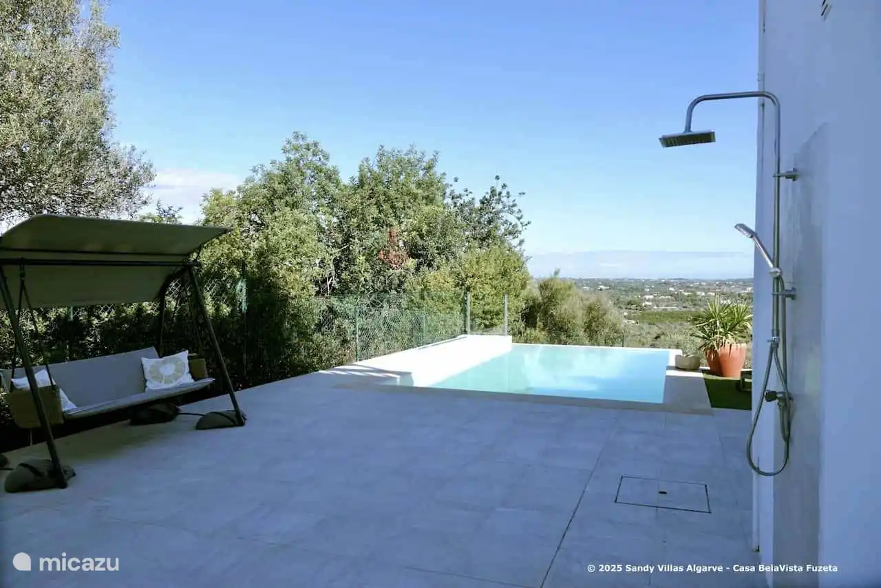 Casa BelaVista Fuzeta - Piscine à dégagement et douche extérieure