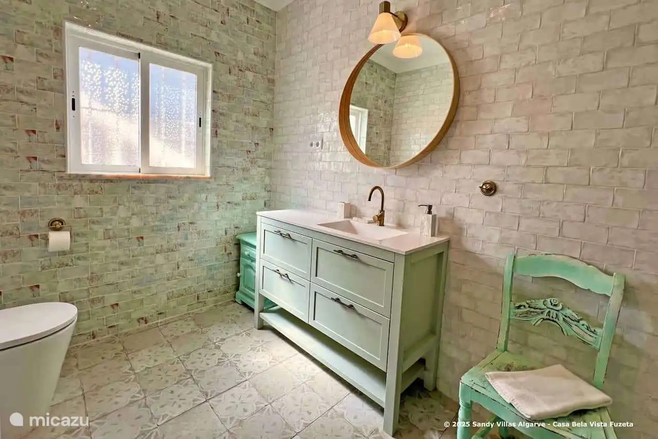 Casa BelaVista Fuzeta - salle de bain de la chambre principale