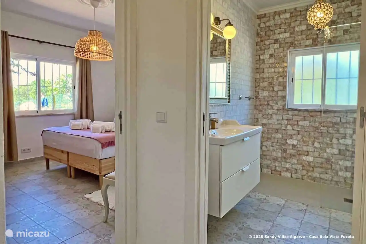 Casa BelaVista Fuzeta - salle de bain : sans salle de bain, avec 2 chambres