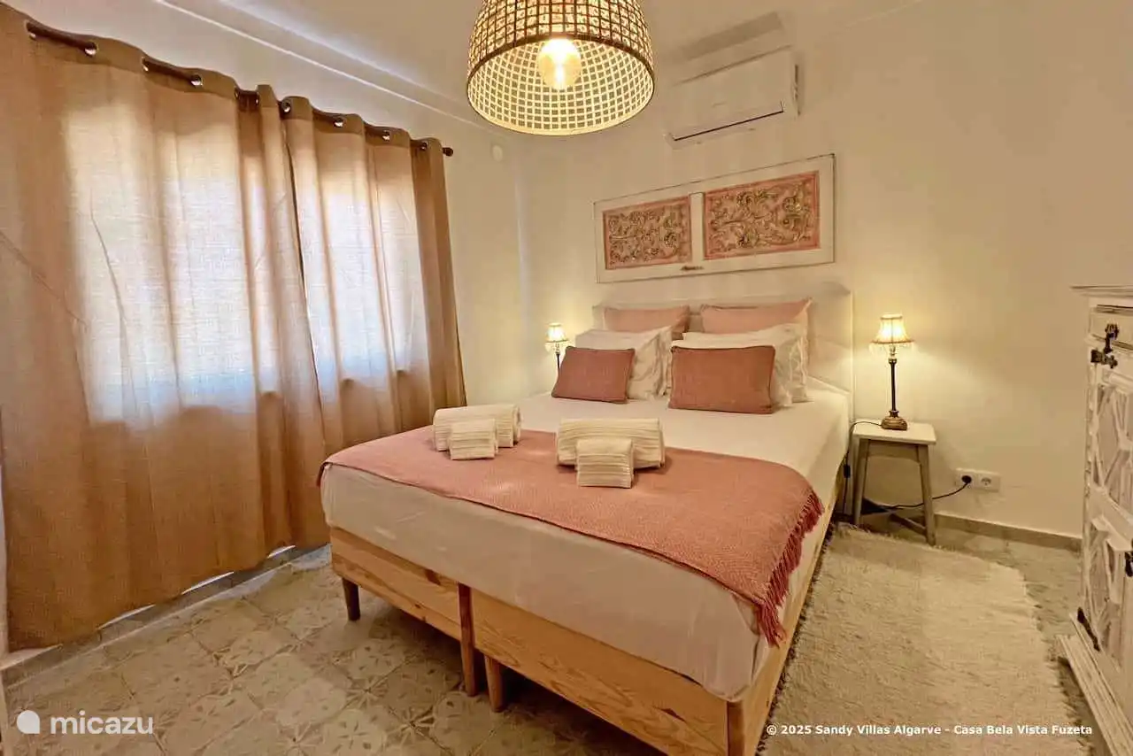 Casa BelaVista Fuzeta - chambre à côté de la deuxième salle de bain