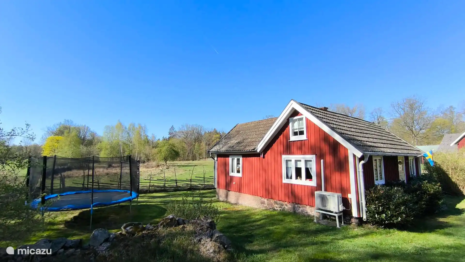 Buiten
Trampoline
