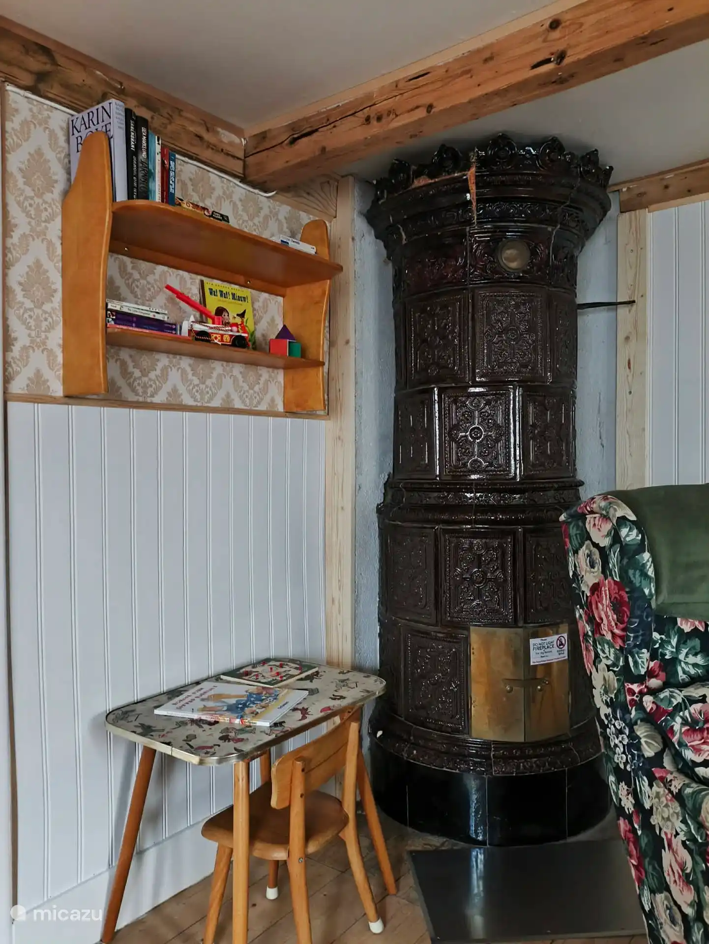 Play area for the children.
Books/toys/puzzles