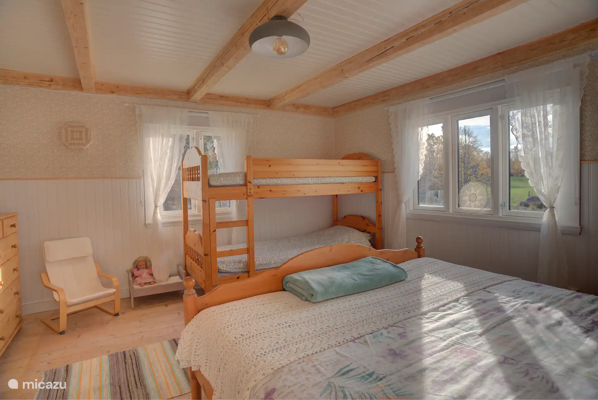 Slaapkamer
Stapelbed 80 x 200 cm.