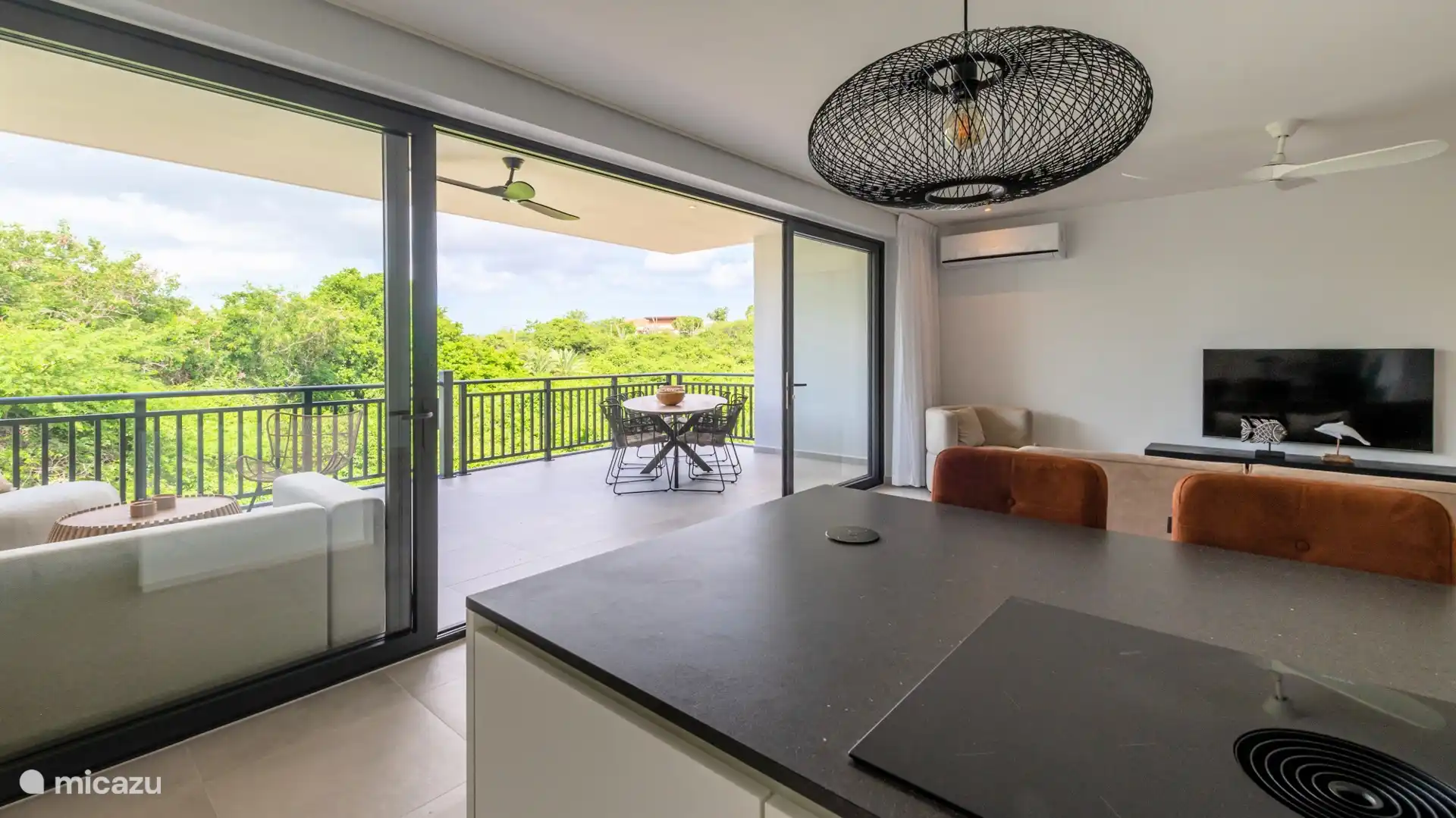 Mooi uitzicht met veel pricay. Geen inkijk in het appatement. 