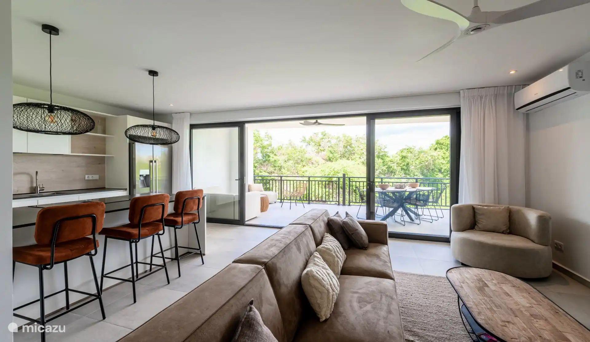 Woonruimte met openkeuken