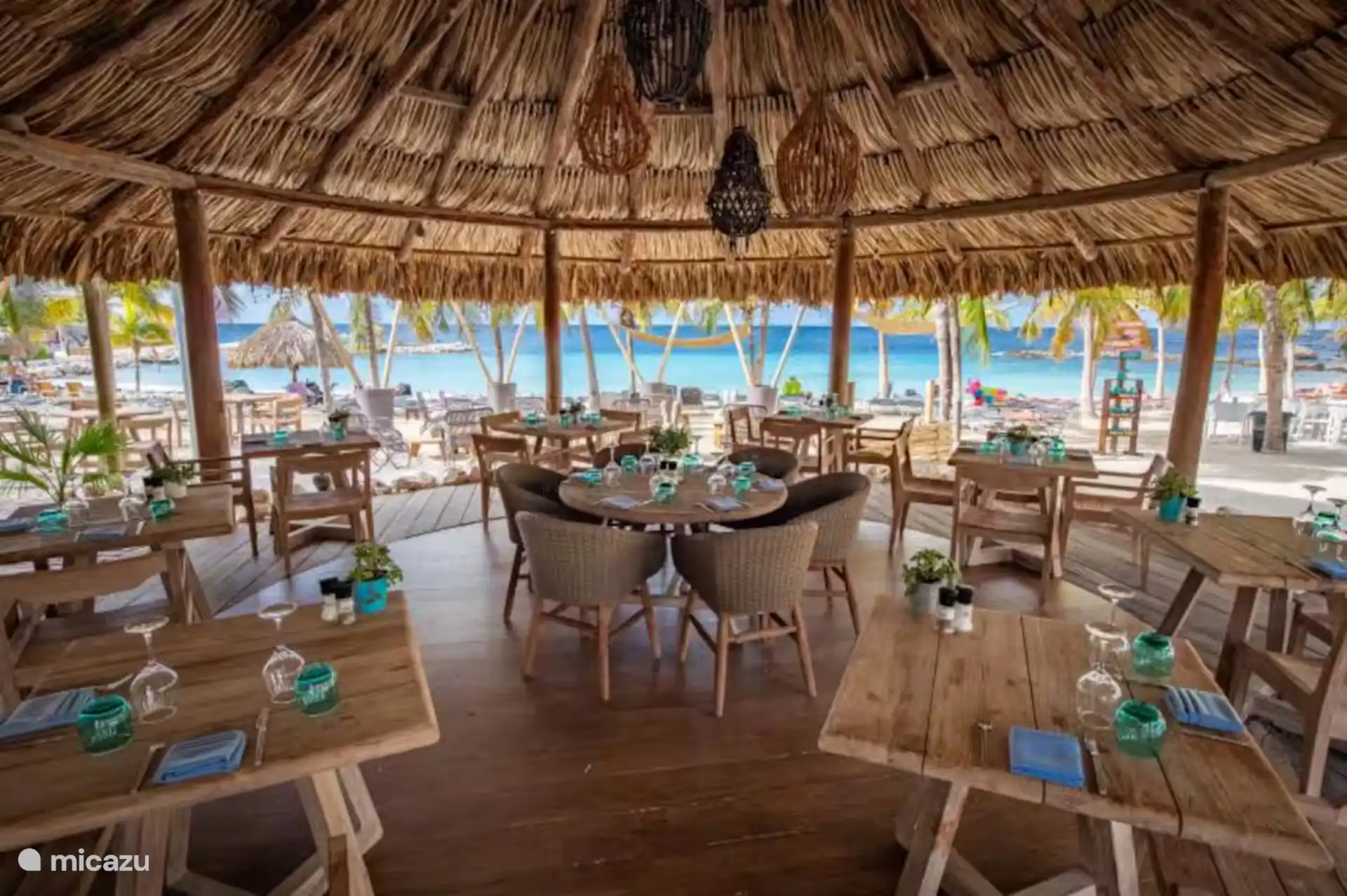 Restaurant Coach op het strand.